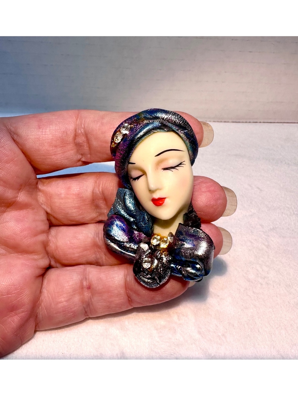 Vintage-Style Art Deco Flapper Lady Face Brooch Pin